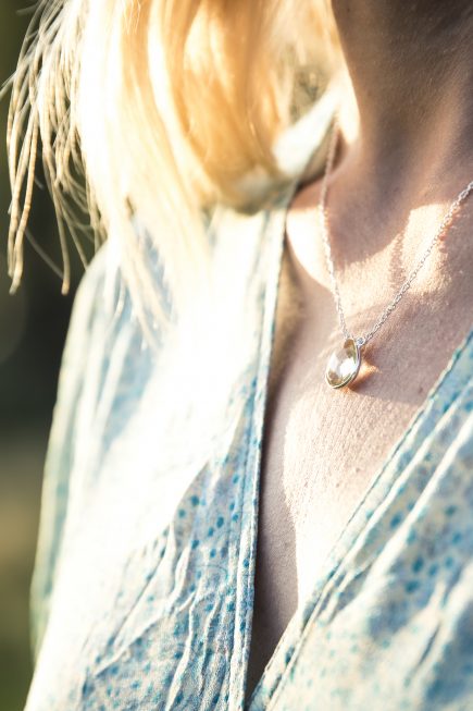 Silverhalsband halvädelsten