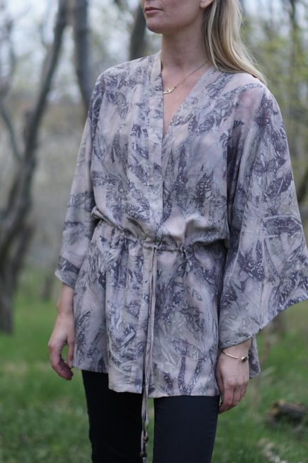 Exklusiv blomfärgad silkeskaftan Eukalyptus