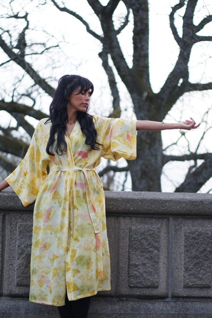 Exklusiv blomfärgad kimono Marigold & Guava